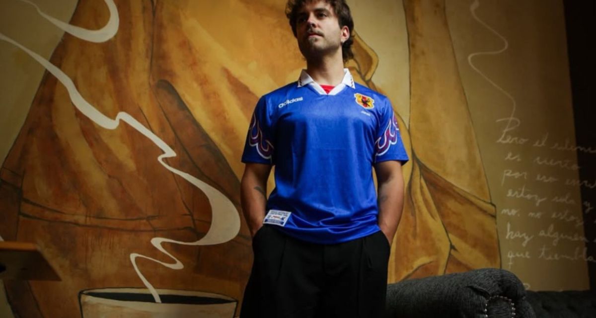 Blokecore: La tendencia de usar la camiseta fuera de la&nbsp;cancha